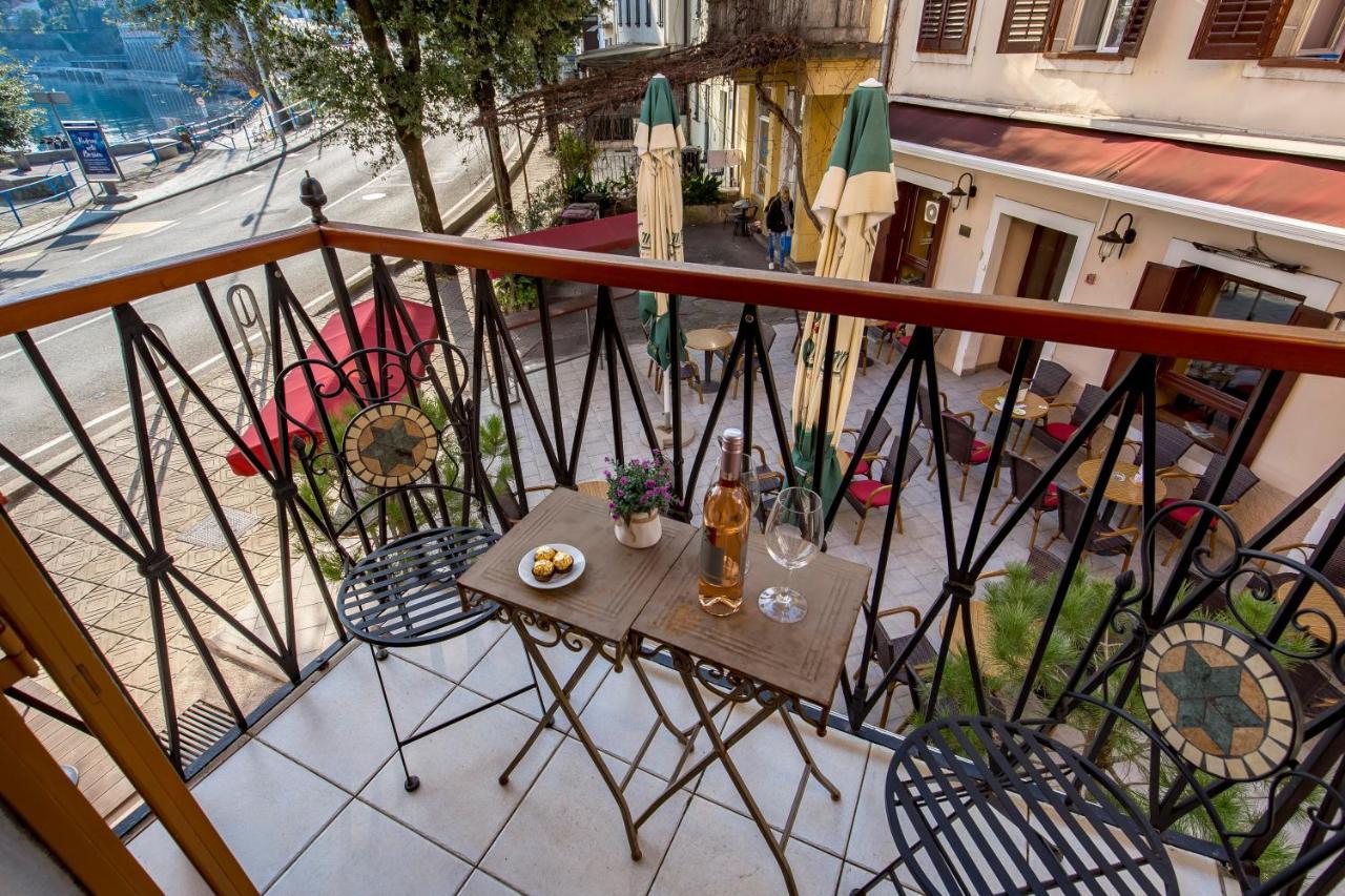 Beautiful Apartment House On The Seaside Ика Екстериор снимка