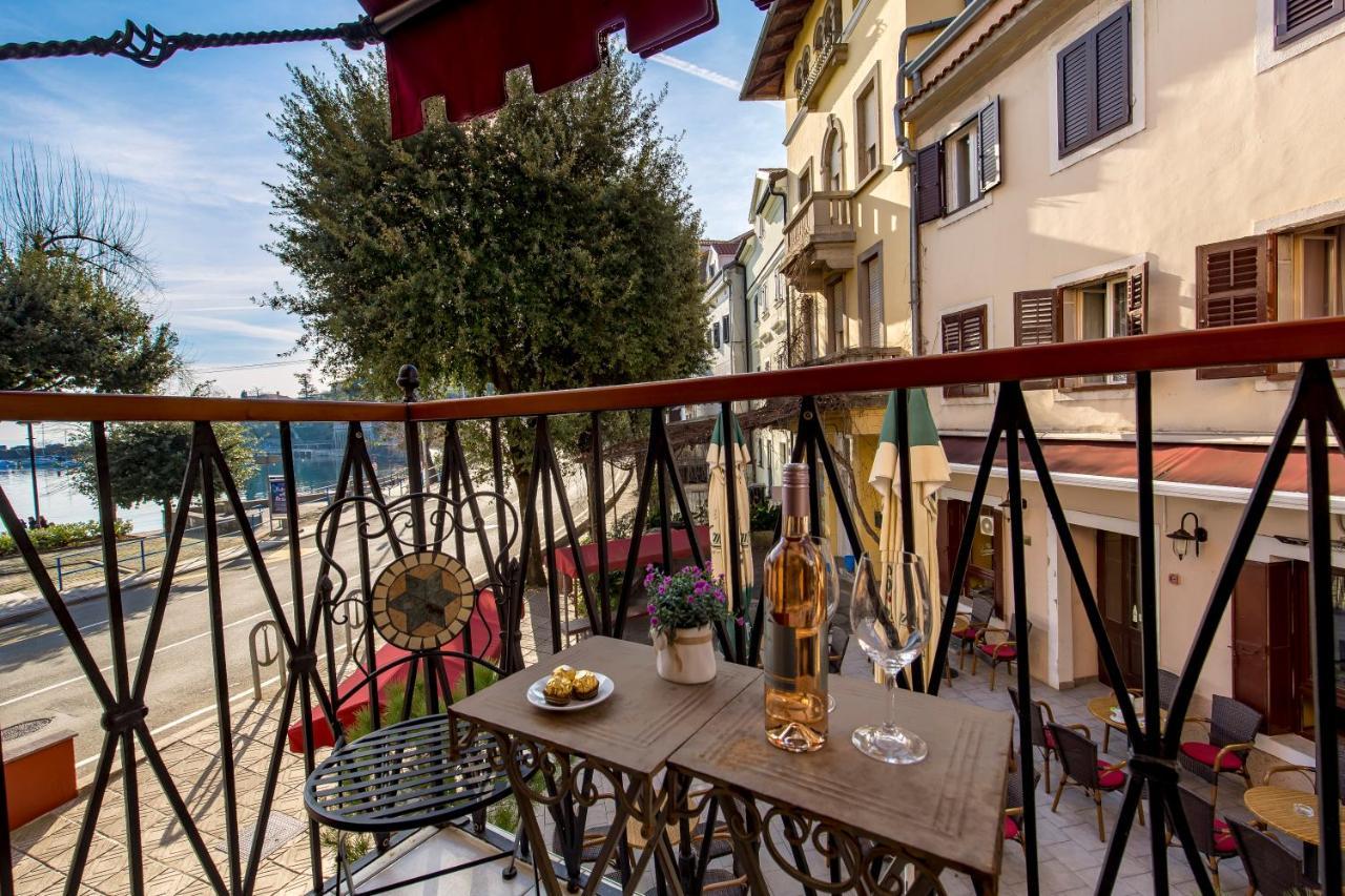Beautiful Apartment House On The Seaside Ика Екстериор снимка