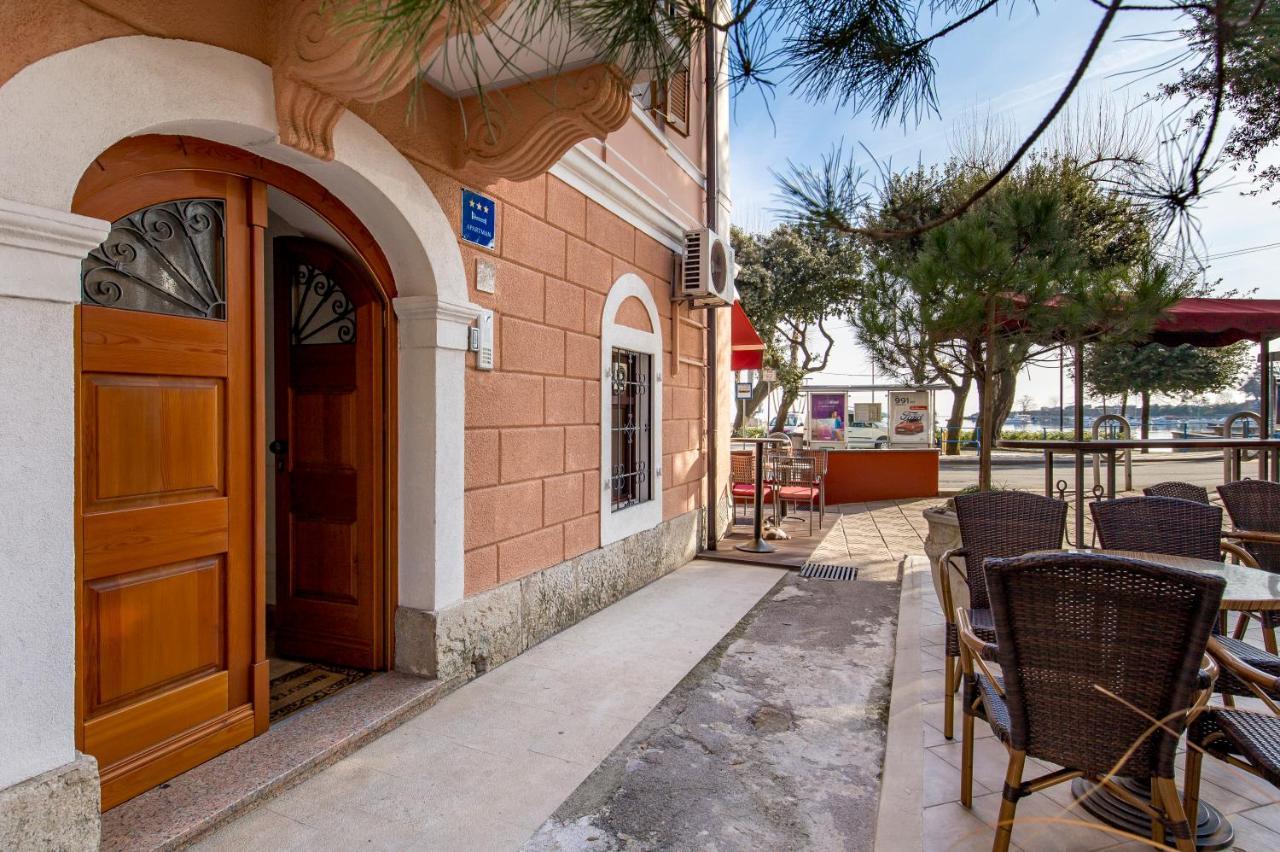 Beautiful Apartment House On The Seaside Ика Екстериор снимка