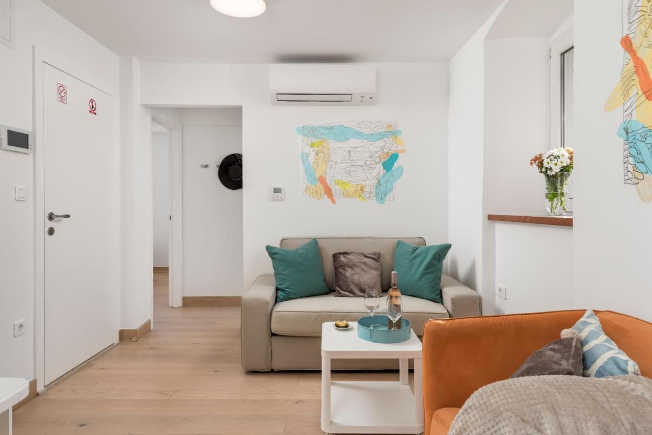 Beautiful Apartment House On The Seaside Ика Екстериор снимка