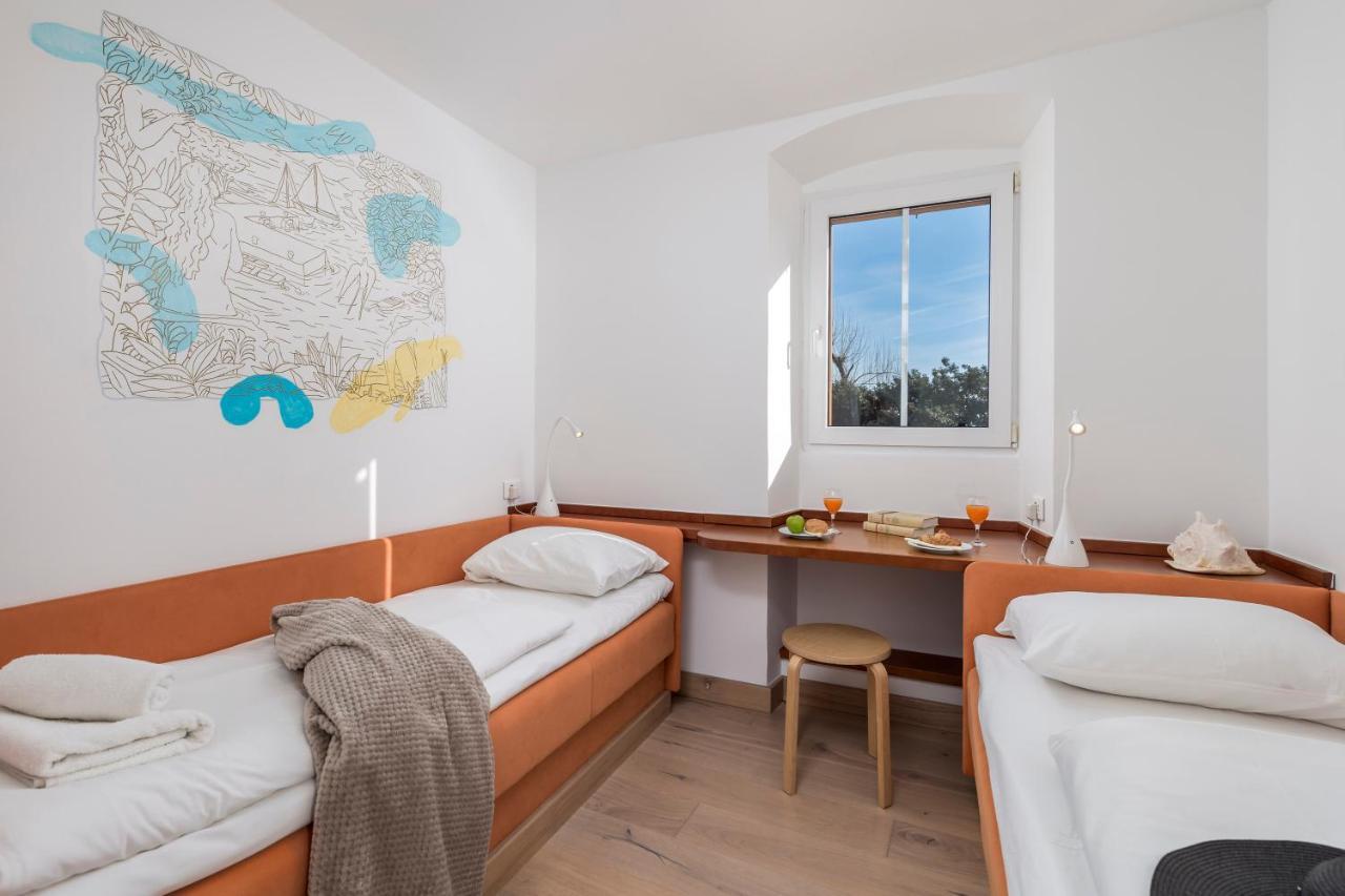 Beautiful Apartment House On The Seaside Ика Екстериор снимка