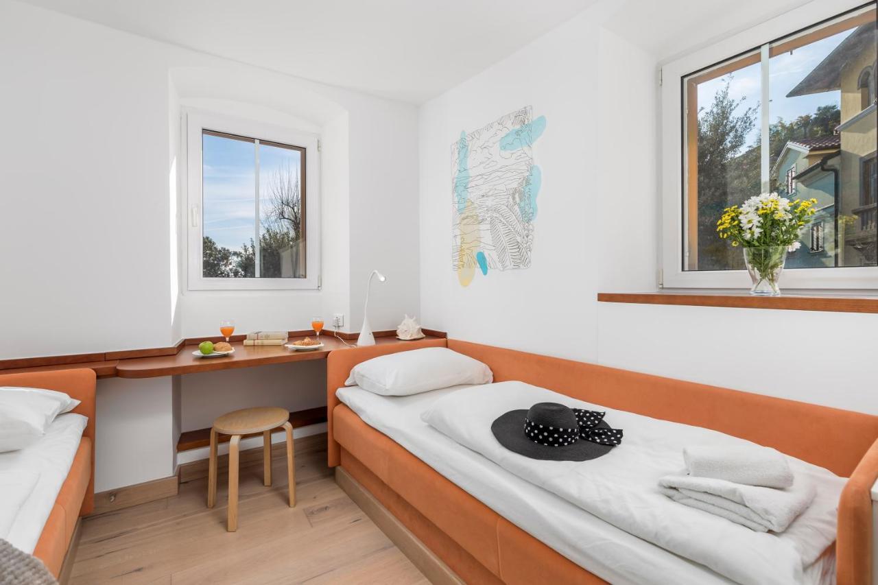 Beautiful Apartment House On The Seaside Ика Екстериор снимка