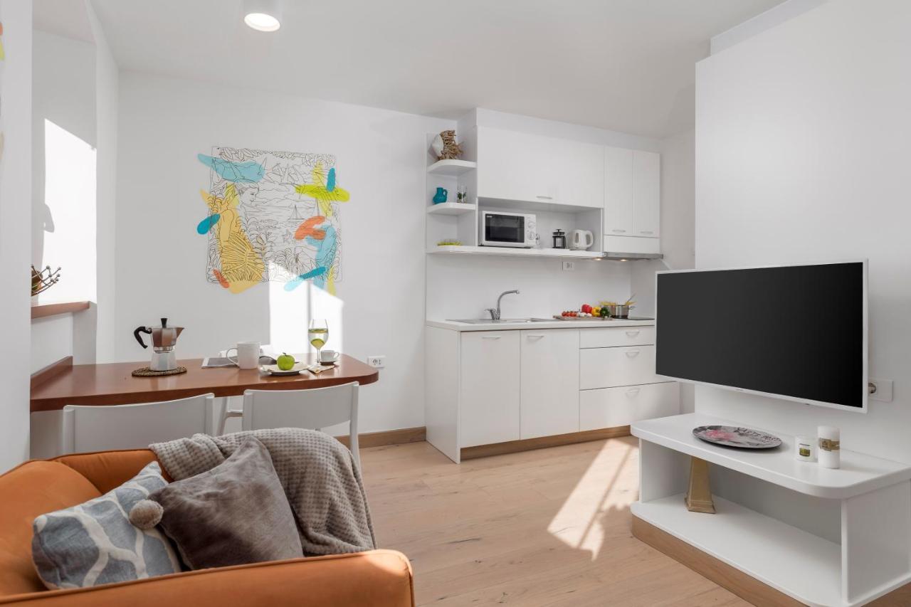 Beautiful Apartment House On The Seaside Ика Екстериор снимка